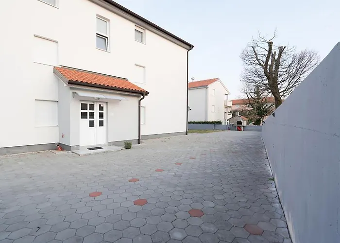 Lejlighed 2 Bedroom Cozy In Čižići