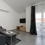 Amazing Apartment In Cizici With House Sea View Appartamento *