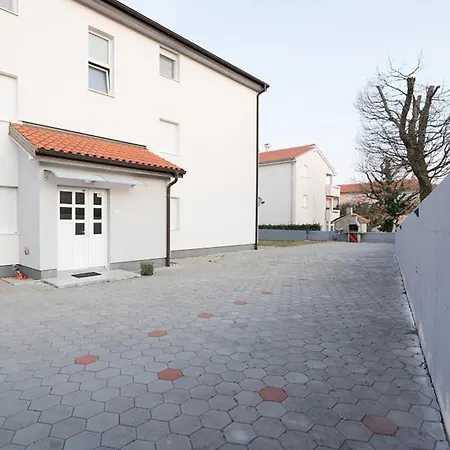Lägenhet Amazing Apartment In Cizici With House Sea View Čižići