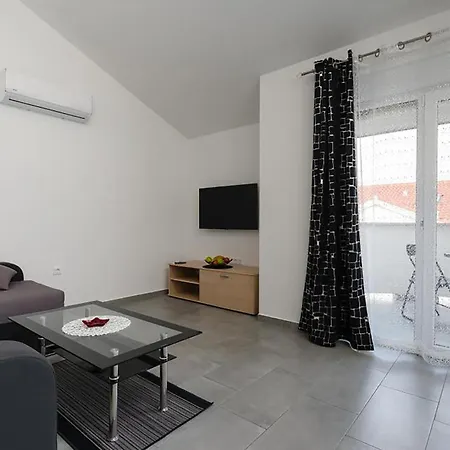 Amazing Apartment In Cizici With House Sea View Lägenhet *